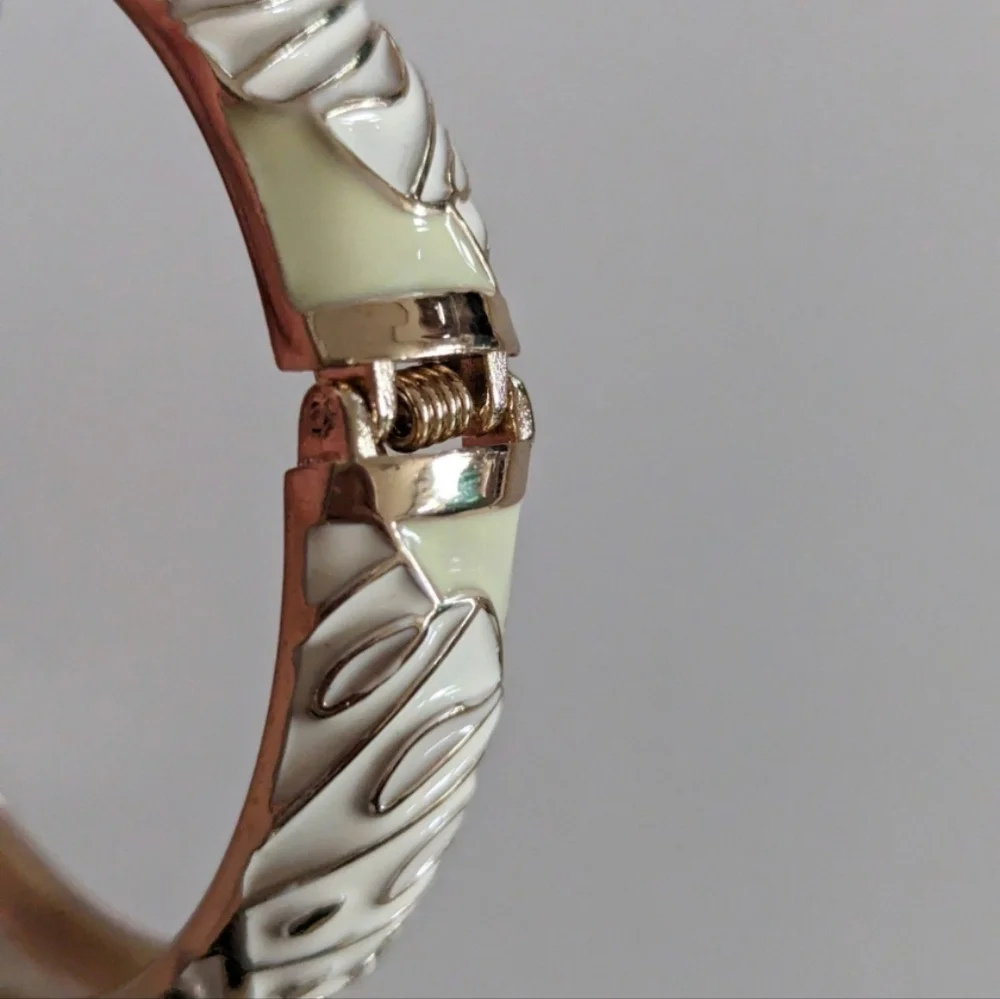 Sequin Elegant Gold and Cream Leaf Bangle